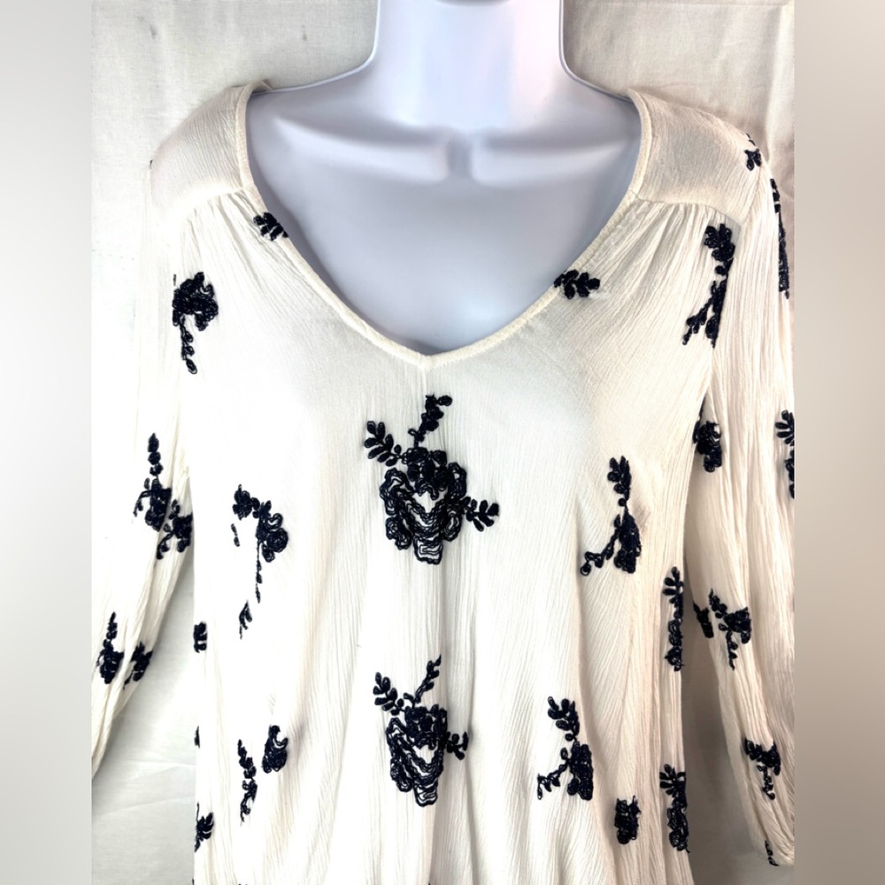 Free People S Boho White Lined Tunic Top with Navy Floral Embroidery - Picture 4 of 12